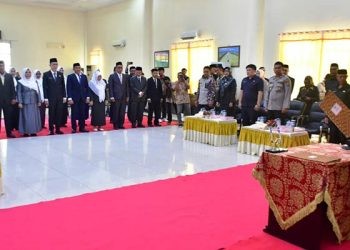 Bupati Pohuwato, Saipul Mbuinga, Rotasi 21 Pimpinan Tinggi Pratama dan pejabat administrator di lingkungan Kabupaten Pohuwato, di Gedung Panua Pohuwato, Jum'at 09/06/2023 (F Humas Pohuwato)