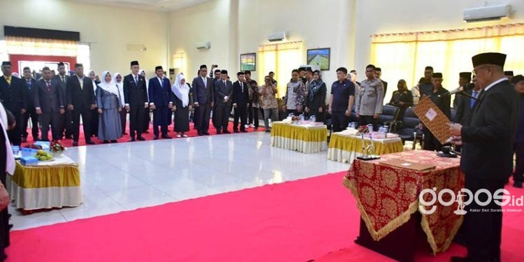Bupati Pohuwato, Saipul Mbuinga, Rotasi 21 Pimpinan Tinggi Pratama dan pejabat administrator di lingkungan Kabupaten Pohuwato, di Gedung Panua Pohuwato, Jum'at 09/06/2023 (F Humas Pohuwato)
