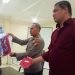 Kapolresta Gorontalo Kota Kombes Pol Ade Permana didampingi Kasat Reskrim Kompol Leonardo Widharta saat menunjukan barang bukti kunci sepeda motor pada konferensi pers, Kamis (8/5/2023). (F. Sari/gopos)