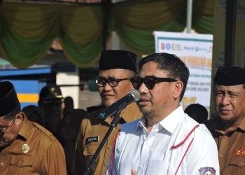 Bupati Bone Bolango, Hamim Pou saat memimpin apel kerja di lingkungan Pemerintah Kabupaten Bone Bolango yang digelar di Lapangan Ippot Tapa, Senin, (25/6/2023). (Foto Istimewa)