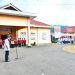 Sekretaris Daerah Pohuwato, Iskandar Datau memberikan sambutan pada Gebyar SMS jilid III, di halaman Kantor Camat Dengilo, Selasa (13/6/2023). (F Humas)