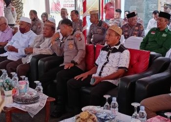 Anggota DPRD Kota Gorontalo Heriyanto Thalib saat menghadiri doa bersama di Masjid Hunto, Kecamatan Kota Selatan, Kota Gorontalo, Jumat (30/6/2023).
