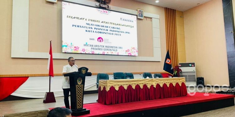 Sekretaris Daerah Kota Gorontalo, Ismail Masjid saat pembukaan Musyawarah Cabang Persatuan Insinyur Indonesia (PII) cabang Kota Gorontalo di Bandayo Lo Yiladiya, Sabtu (3/6/2023).