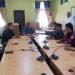 DPRD Kabupaten Bone Bolango menerima aspirasi sejumlah mahasiswa yang melaksanakan aksi damai di DPRD Bone Bolango terkait perbaikan jembatan penghubung di Desa Tulabolo, Senin (12/6/2023). (Istimewa)