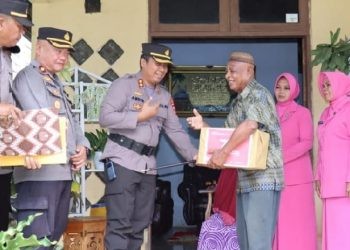 Sambut HUT ke-77 Bhayangkara, 6 Purnawirawan Polri Terima Bansos