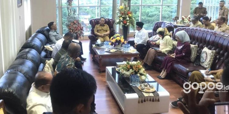 Komisi I Deprov melakuan rapat bersama Pj Gubernur Gorontalo,  Senin (5/6/2023) di kantor Gubernur Gorontalo