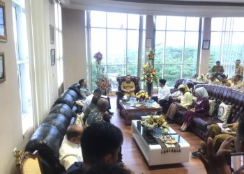 Suasana pertemuan antara Komisi I dengan Penjagub Gorontalo, Senin (5/6/2023).
