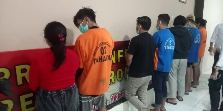 Tujuh tersangka yang merupakan mucikari dalam kasus TPPO resmi mendekam di hotel prodeo Polresta Gorontalo Kota.(sari/gopos)