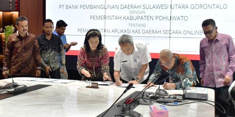 Rangkaian penandatanganan nota kesepahaman dan kerja sama antara Pemkab Pohuwato, BPKP Gorontalo dan Bank Sulutgo di Manado, Senin (19/6/2023). (Yusup/gopos)