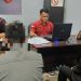 ML (kiri depan) menjalani pemeriksaan oleh Sat Reskrim Polresta Gorontalo terkait kasus pencurian sepeda motor di Jl. Siswa, Kelurahan Limba U2, Kota Gorontalo. (dok. Polresta Gorontalo Kota)