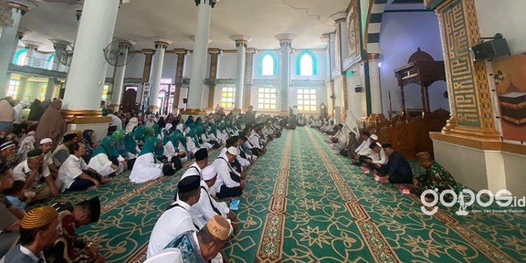 Sebanyak 69 jemaah calon haji diberikan arahan oleh Pemda Pohuwato, di Masjid Baiturrahim Pohuwato, Minggu 11/06/2023 (Yusuf/Gopos)