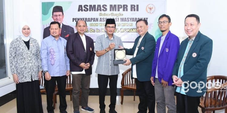 Wakil Ketua MPR RI, Fadel Muhammad, saat menerima aspirasi dari pimpinan organisasi profesi kesehatan di Provinsi Gorontalo.