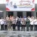Wabup Merlan S. Uloli didampingi Kapolres Bone Bolango saat foto bersama pada apel Satuan Keamanan Lingkungan (Satkamling) tingkat Kabupaten Bone Bolango tahun 2023 yang diprakarsai oleh Polres Bone Bolango bekerjasama dengan Pemerintah Kabupaten yang dilaksanakan di Halaman Kantor Bupati, Rabu (21/6/2023). (Foto Noldi/Humas Polres Bone Bolango)
