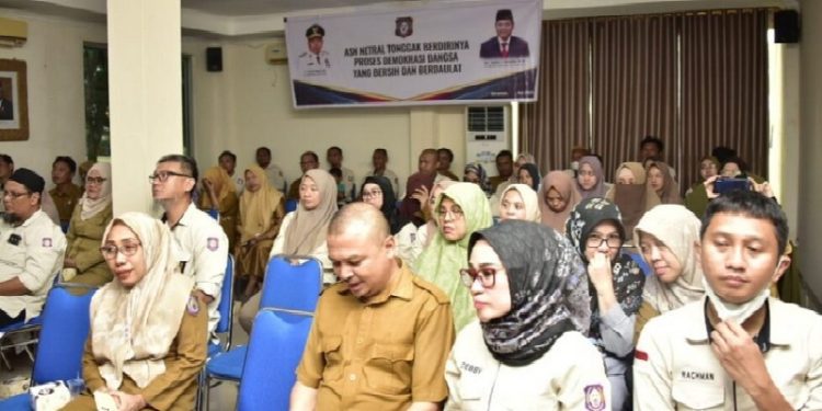 Suasana rapat Konsolidasi yang diikuti pegawai di Lingkup di Dinas Kumperindag Provinsi Gorontalo dan dipimpin oleh Penjabat Gubernur Gorontalo, Selasa (6/6/2023).(Foto – Isam)