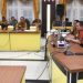 Penjagub Ismail Pakaya memimpin rapat secara daring dengan para kepala SMA, SMK, dan SLB se-Provinsi Gorontalo, Selasa (20/6/2023). (Foto : Haris)