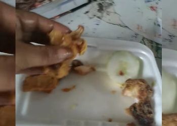 Salah satu netizen mengunggah sebuah vidio kekecewaannya terhadap makanan yang dibelinya.