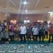 Ketua FKPT Gorontalo, Karmila Machmud, Kepala Sub Direktorat Pemberdayaan Masyarakat BNPT Republik Indonesia, Kolonel (CZI) Rahmat Suhendro, Asisten III Setda Bone Bolango, Marni Nisabu, dan Kabinda Provinsi Gorontalo, Suryono saat foto bersama dengan peserta kegiatan Kenduri (Kenali dan Peduli Lingkungan Sendiri) Desa Damai yang dilaksanakan di Aula Kementerian Agama Bone Bolango, Kamis (1/6/2023). (Foto Indra/Gopos)