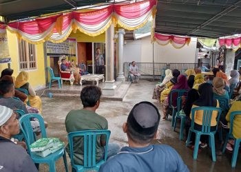 Anggota DPRD Provinsi Gorontalo Yeyen Sidiki saat menggelar reses di Kecamatan Bone Raya, Bone Bolango, Selasa (20/6/2023).