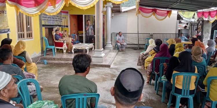 Anggota DPRD Provinsi Gorontalo Yeyen Sidiki saat menggelar reses di Kecamatan Bone Raya, Bone Bolango, Selasa (20/6/2023).