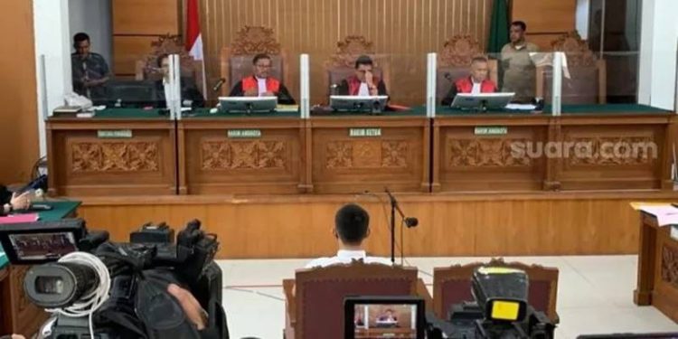 Jaksa penuntut umum (JPU) mendakwa Mario Dandy Satriyo dengan pasal penganiayaan berat berat kepada David Ozora di PN Jakarta Selatan, Selasa (6/6/2023). (Suara.com/Rakha)