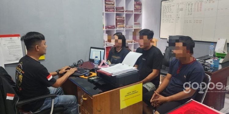 Tiga tersangka kasus dugaan penggelapan dan pengalihan objek jaminan fidusia resmi ditahan Polresta Gorontalo Kota. (f.humas polresta)