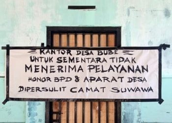 Kantor Desa Bube Kecamatan Suwawa disegel aparat desa setempat.