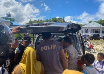 Jasad korban saat hendak dibawa ke Rumah Sakit Aloei Saboe Kota Gorontalo, Senin (12/6/2023).