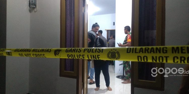 Polisi masih terus melakukan olah TKP terkait peristiwa mahasiswi gantung diri di Desa Ulapato A, Kecamatan Telaga, Kabupaten Gorontalo, Kamis (8/6/2023).(F Abin/gopos)