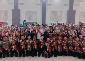Wakil Wali Kota Gorontalo, Ryan Kono memberikan arahan serta pesan penting terkait keluarga saat jadi Narasumber dgn Materi "Keluarga Sejahtera" pada kegiatan Apresiasi Duta (ADU) dan Jambore Ajang Kreativitas (Jak) Genre Provinsi Gorontalo di aula Musdalifah Mess Haji Kota Gorontalo, Jumat (7/7/2023).