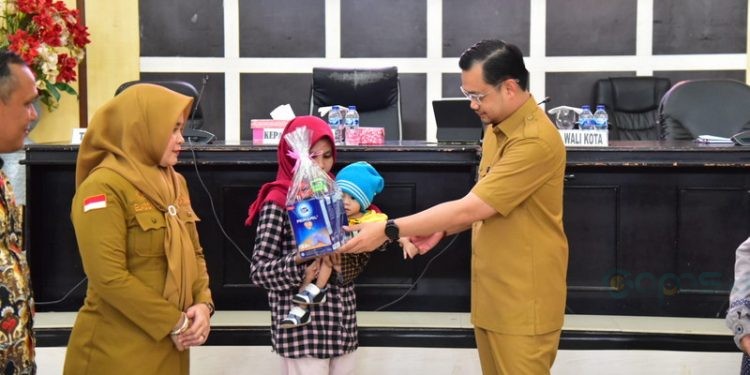 Wakil Walikota Gorontalo, Ryan Kono mengahdiri Kegiatan Diseminasi Audit Kasus Stunting (AKS) Semester 1 Tingkat Kota Gorontalo Tahun 2023 di Aula Kantor Walikota Gorontalo, Selasa (11/7/2023). (F: Humas)