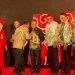 Wali Kota Gorontalo, Marten Taha, yang tampil memukau bersama Ketua TP PKK Kota Gorontalo Jusmiati Taha K. Demak, pada Gala Dinner yang terpusat di alun-alun Kota Makassar.