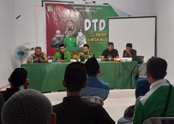 Ketua PW GP Ansor Dr. Dikson Yasin ketika memberikan pembinaan kepada peserta DTD II, Pimpinan Cabang GP Ansor Kota Gorontalo, Sabtu (15/7/2023)
