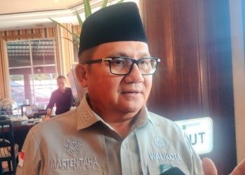 Walikota Gorontalo dua Periode, Marten Taha usai menghadiri kegiatan Seleksi JPT Pratama di Hotel Grand Q, Kota Gorontalo, Kamis (20/7/2023). (F: Putra/Gopos)