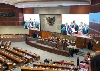 Proses pengesahan RUU Kesehatan menjadi undang-undang di pembicaraan tingkat II di Rapat Paripurna Masa Persidangan V Tahun Sidang 2022-2023 di Kompleks Parlemen, Jakarta, Selasa (11/7/2023). (Suara.com)