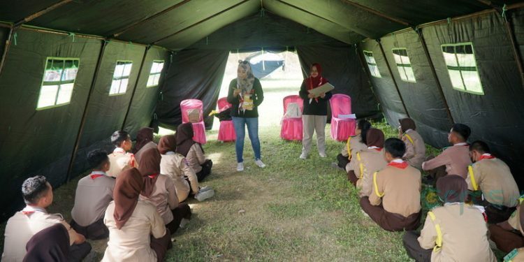 Krida Obat Saka Bakti Husada memberikan pembekalan ke peserta Saka Bakti Husada tentang Khasiat Obat di Bumi Perkemahan Kecamatan Duhiadaa, Kabupaten Pohuwato, Ahad (16/7/2023).