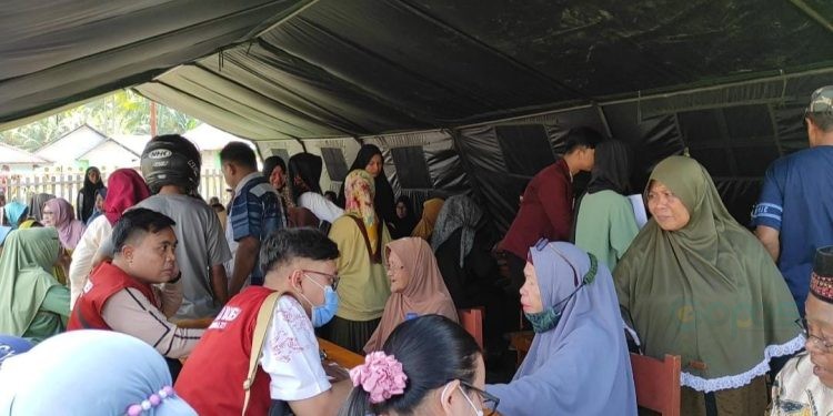 Suasana pelayanan kesehatan gratis dalam rangka HBDI yang digelar di Desa Sipayo, Kecamatan Paguat, Pohuwato, Sabtu (22/7/2023).