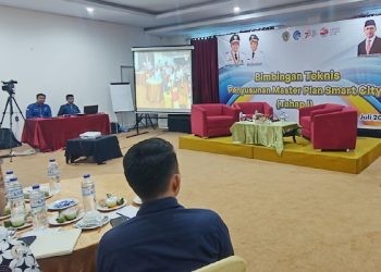 Pemerintah Kota Gorontalo mendorong kemampuan Sumber Daya Manusia (SDM) lewat bimtek penyusunan master plan smart city di Hotel Dumhil UNG, Kota Gorontalo, Rabu (5/7/2023). (F: putra/Gopos)