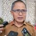 Sekertaris Daerah Kota Gorontalo, Ismail Madjid usai mengikuti kegiatan Rapat Forkopimda Provinsi Gorontalo diperluas dan dirangkaikan dengan Penandatanganan Naskah Perjanjian Hibah Daerah Antara Pemerintah Provinsi dengan Bawaslu Provinsi Gorontalo dan Deklarasi Pemilu Damai Bermartabat dan Berintegrasi di GPCC Kota Gorontalo, Senin (10/7/2023). (F: Putra/Gopos)