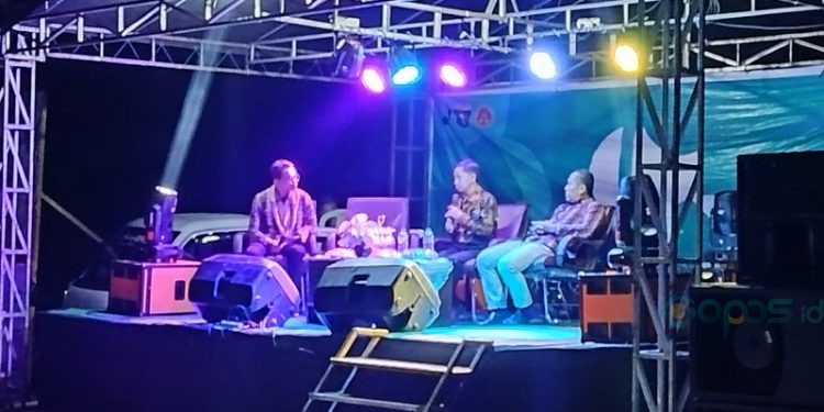 Kepala Dinas Kesehatan Provinsi Gorontalo, Anang Otoluwa memberikan arahan terkait stunting ke peserta Perkemahan Bakti Saka Bakti Husada (Pertida SBH) Ke III Tingkat Provinsi Gorontalo di Kecamatan Duhiadaa, Kabupaten Pohuwato, Jumat malam (14/7/2023).