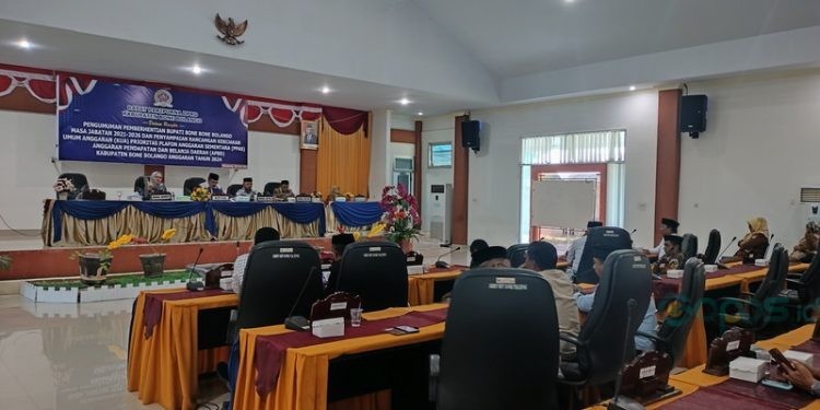 Pengumuman Pemberhentian Bupati Bone Bolango Masa Jabatan 2021-2026 dan Penyampaian Rancangan Kebijakan Umum Anggaran (KUA) Prioritas Pelaporan Anggaran Sementara (PPAS) Kabupaten Bone Bolango Tahun Anggaran 2024, Selasa (25/7/2023). (Putra/Gopos)