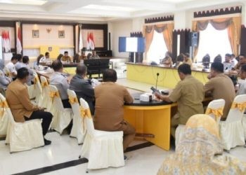Suasana rapat persiapan Car Free Day yang akan menjadi agenda rutin Pemerintah Provinsi Gorontalo. Rapat berlangsung di rujab gubernur dipimpin Penjabat Gubernur Ismail Pakaya, Selasa, (11/7/2023). Foto – Alfred