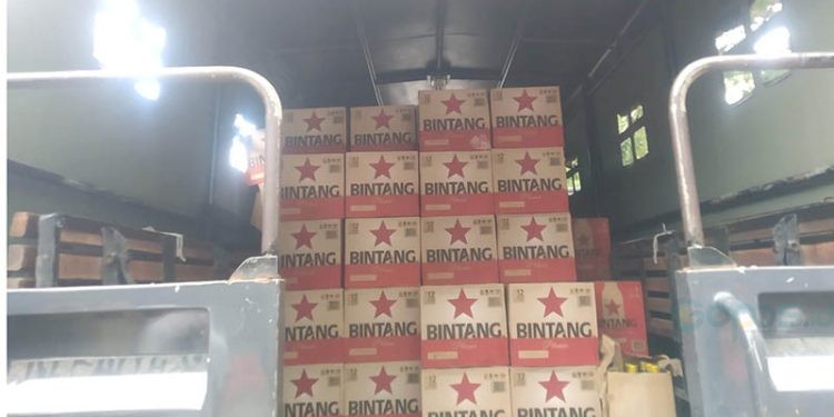 Barang bukti minuman berakohol dan minuman keras yang disita Polda Gorontalo dalam pengerebekan gudang miras di Kecamatan Dungaliyo, Kabupaten Gorontalo