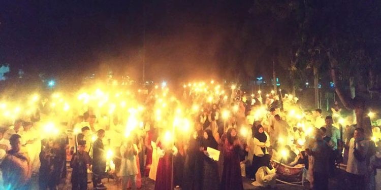 Kemeriahan pawai obor di Pohuwato dalam rangka menyambut tahun baru 1 Muharram 1445 H.(Yusuf/gopos)
