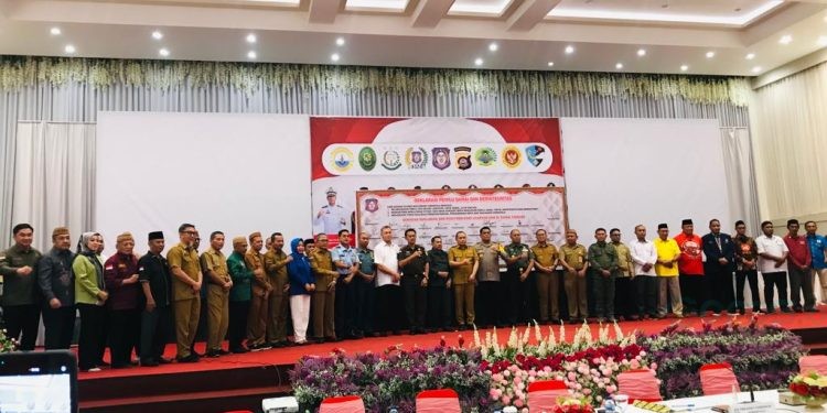 Unsur Forkopimda dan partai politik saat deklarasi Pemilu Damai dan Berintegritas, Senin (10/7/2023).