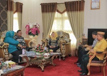 Wakil Bupati Pohuwato, Suharsi Igirisa, didampingi Staf Ahli Bupati, Zulkifli Umar saat menerima kunjungan Tim Kerja P2P Malaria, Kemenkes RI, Kamis 13/07/2023 (F Humas Pohuwato)