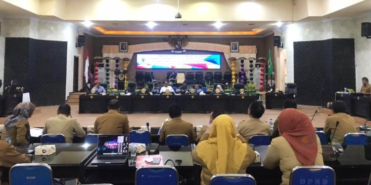Rapat Komisi C DPRD Kota Gorontalo bersama pimpinan OPD dalam rangka mengevaluasi progress capaian proyek Dana PEN, DAK dan DAU.