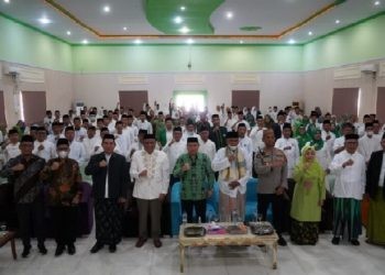 Penjabat Gubernur Gorontalo Ismail Pakaya saat menghadiri Musyawarah Kerja Wilayah (Muskerwil) Pengurus Wilayah Nahdlatul Ulama (PWNU) Provinsi Gorontalo masa khidmat 2023-2027, di Asrama Haji, Kota Gorontalo, Sabtu, (8/7/2023). Foto – Valen