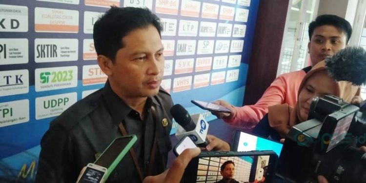 Kepala BPS Provinsi Gorontalo memberikan keterangan pers mengenai indeks harga konsumen Kota Gorontalo pada Bulan Juni 2023, Senin (3/7/2023) (muhajir/gopos)
