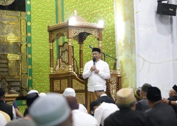 Bacaleg DPR RI Partai NasDem Dapil Sulut, Hamim Pou saat menyapa warga Kecamatan Langowan, Kabupaten Minahasa, Kamis (6/7/2023). (Foto Adit)