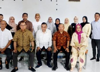 Jajaran Komisi I Deprov Gorontalo bersama PPK dan Panwas Kecamatan Bulango Selatan, Kabupaten Bone Bolango, Ahad (9/7/2023). (engki/hms)